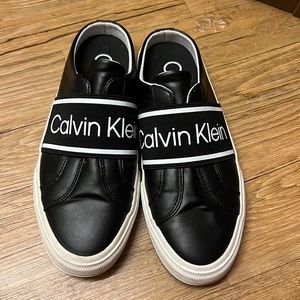 Calvin Klein size 7.5 black KC Talon Embossed Logo Slip-on Sneakers Mules